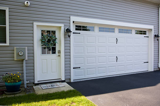 24/7 Emergency Garage Door Panel Replacement experts in Valinda, CA